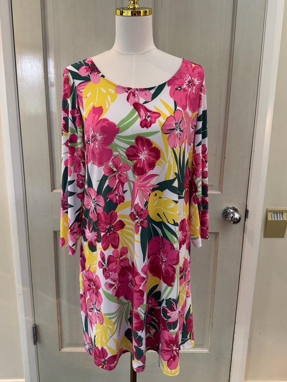 Pappagallo shift dress. Bright tropical print w/ pink, yellow, and green flowers
